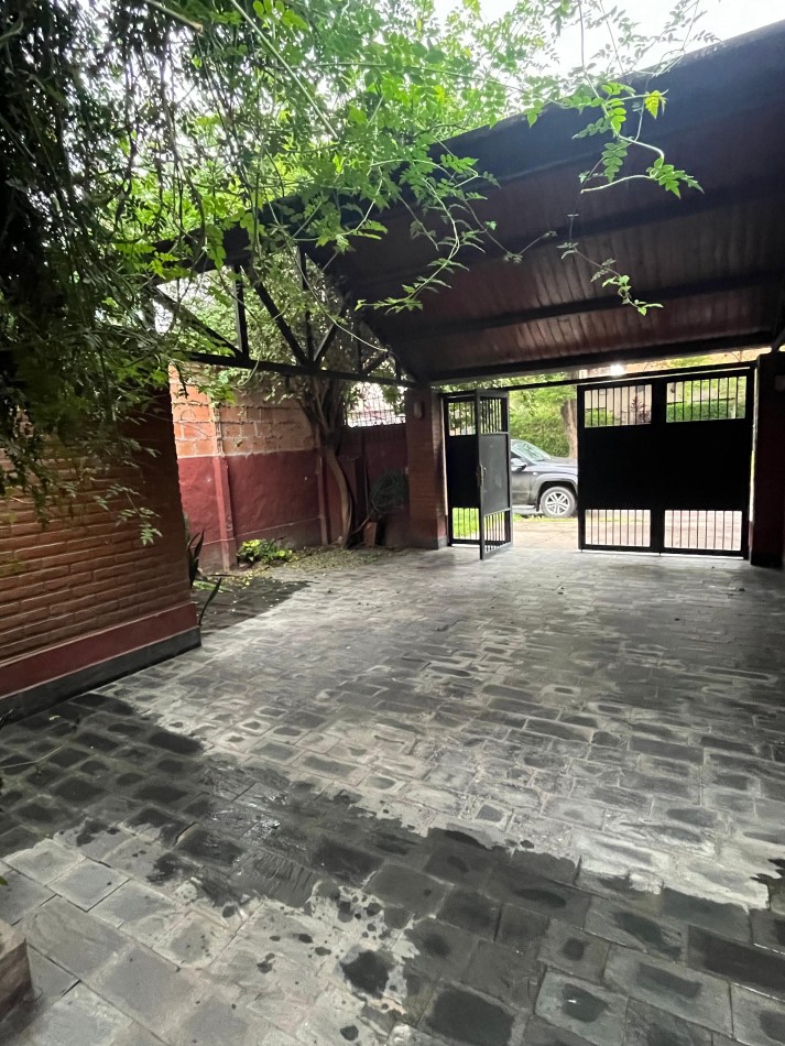 CASA APTO CREDITO EN GODOY CRUZ 391 TRES DORMITORIOS CON PILETA