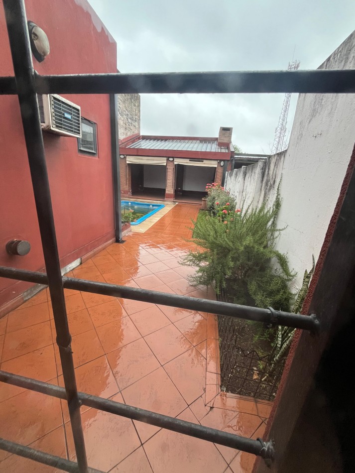 CASA APTO CREDITO EN GODOY CRUZ 391 TRES DORMITORIOS CON PILETA