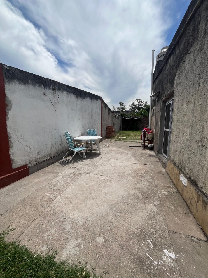 CASA EN VILLA MARIANO MORENO BARRIO SAN GABRIEL SOBRE CALLE 4 2 DORMITORIOS