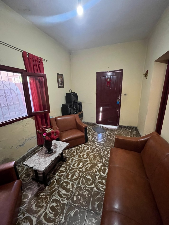 CASA DE CINCO DORMITORIOS EN BALCARCE 1744 A METROS AVENIDA JUAN B JUSTO APTA CREDITO