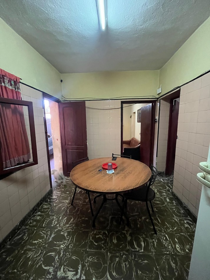 CASA DE CINCO DORMITORIOS EN BALCARCE 1744 A METROS AVENIDA JUAN B JUSTO APTA CREDITO