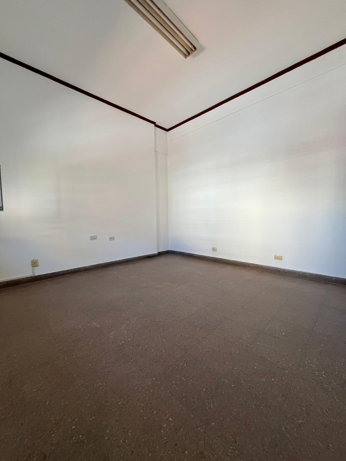 OFICINA EN SAN MARTIN AL 500 LA MEJOR UBICACION