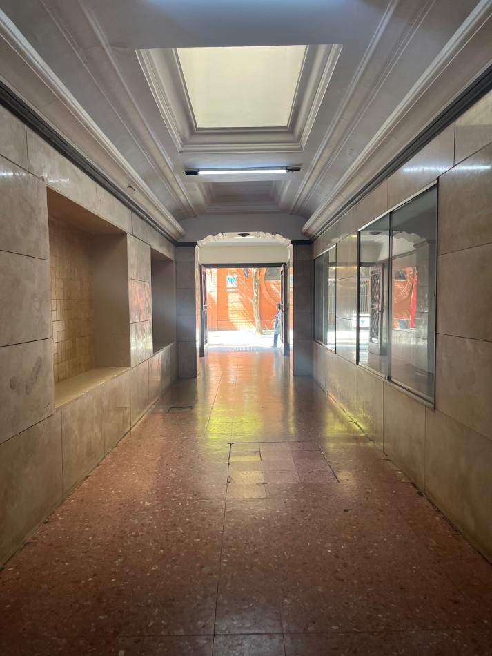 OFICINA EN SAN MARTIN AL 500 LA MEJOR UBICACION