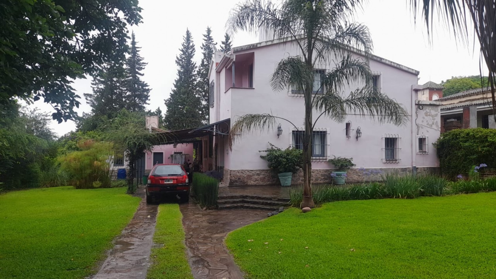 IMPORTANTE CASA EN EL CORTE SOBRE LA RUTA A METROS DE LA ROTONDA