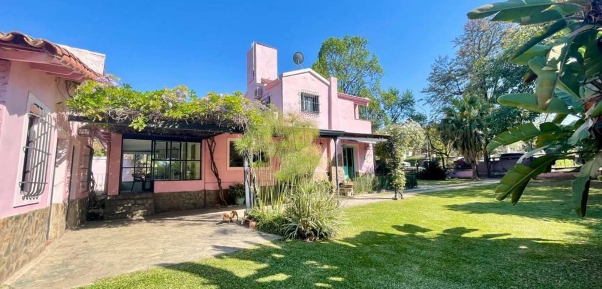 IMPORTANTE CASA EN EL CORTE SOBRE LA RUTA A METROS DE LA ROTONDA