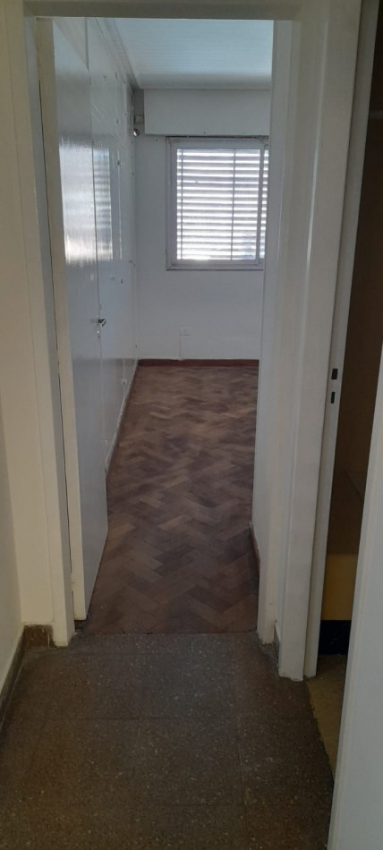 DEPARTAMENTO DE DOS DORMITORIOS AMPLIO EN MENDOZA 380 ENTRE LAPRIDA Y VIRGEN DE LA MERCED