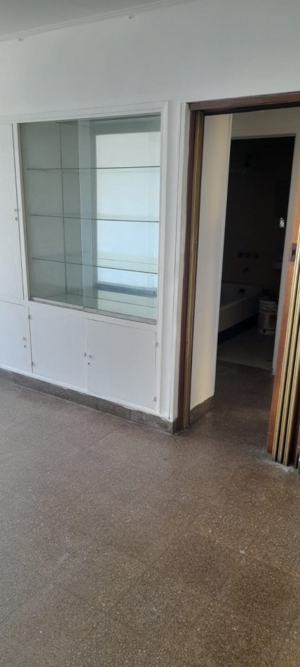 DEPARTAMENTO DE DOS DORMITORIOS AMPLIO EN MENDOZA 380 ENTRE LAPRIDA Y VIRGEN DE LA MERCED