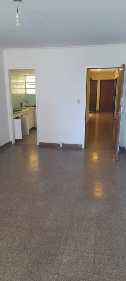 DEPARTAMENTO DE DOS DORMITORIOS AMPLIO EN MENDOZA 380 ENTRE LAPRIDA Y VIRGEN DE LA MERCED