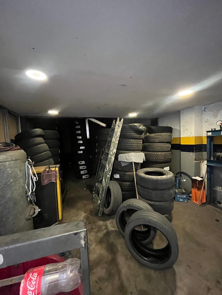 ESPECTACULAR LOCAL COMERCIAL EN AVENIDA KIRCHNER (EX ROCA) AL 2300 DE 300 M2