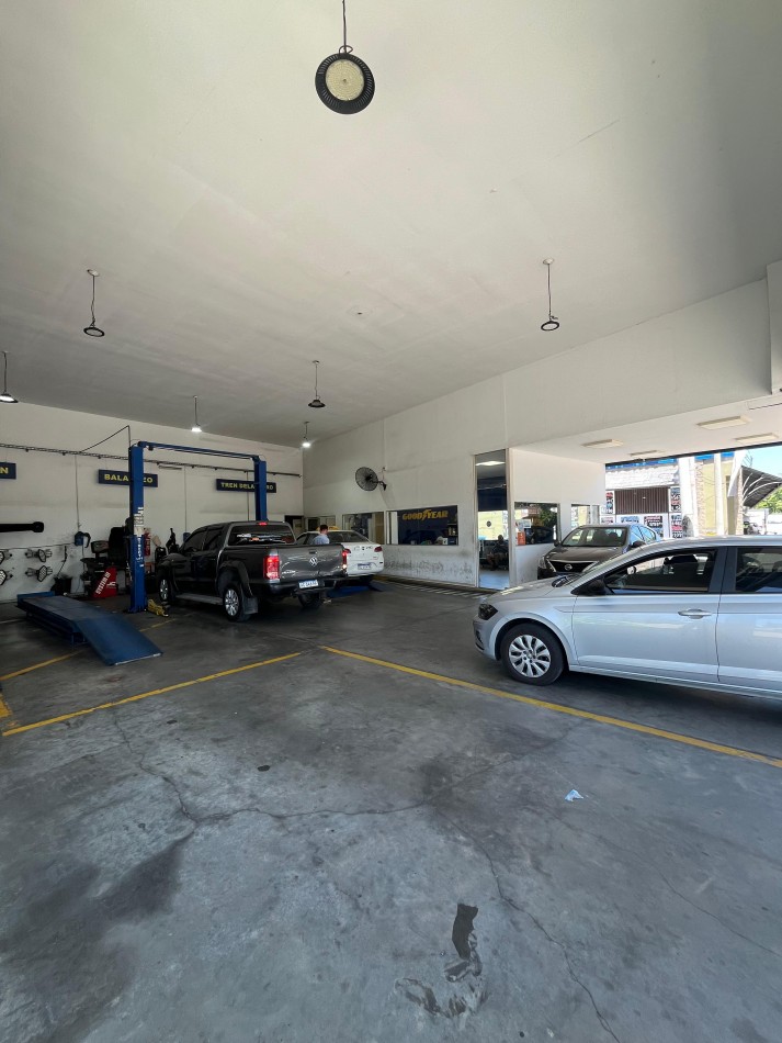 ESPECTACULAR LOCAL COMERCIAL EN AVENIDA KIRCHNER (EX ROCA) AL 2300 DE 300 M2