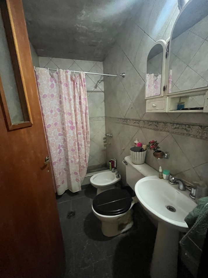 CASA 3 DORMITORIOS EN VILLA MARIANO MORENO CALLE 6 Y 29