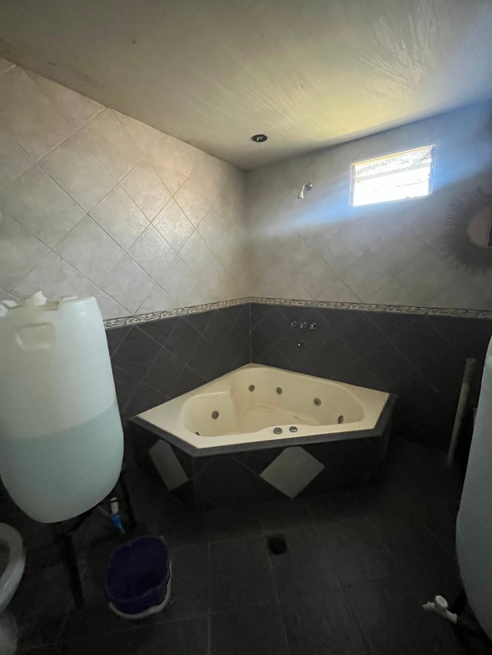 CASA 3 DORMITORIOS EN VILLA MARIANO MORENO CALLE 6 Y 29