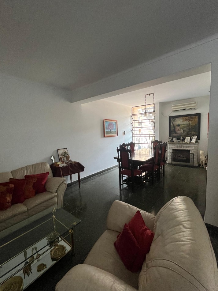 IMPORTANTE CASA DE CUATRO DORMITORIOS CON PILETA EN MENDOZA AL 3500 APTA CREDITO