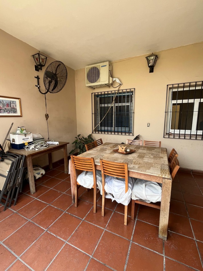 IMPORTANTE CASA DE CUATRO DORMITORIOS CON PILETA EN MENDOZA AL 3500 APTA CREDITO