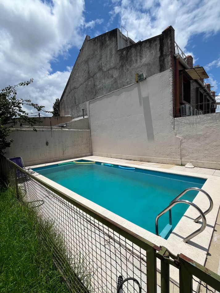 IMPORTANTE CASA DE CUATRO DORMITORIOS CON PILETA EN MENDOZA AL 3500 APTA CREDITO