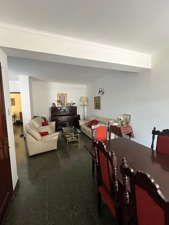 IMPORTANTE CASA DE CUATRO DORMITORIOS CON PILETA EN MENDOZA AL 3500 APTA CREDITO