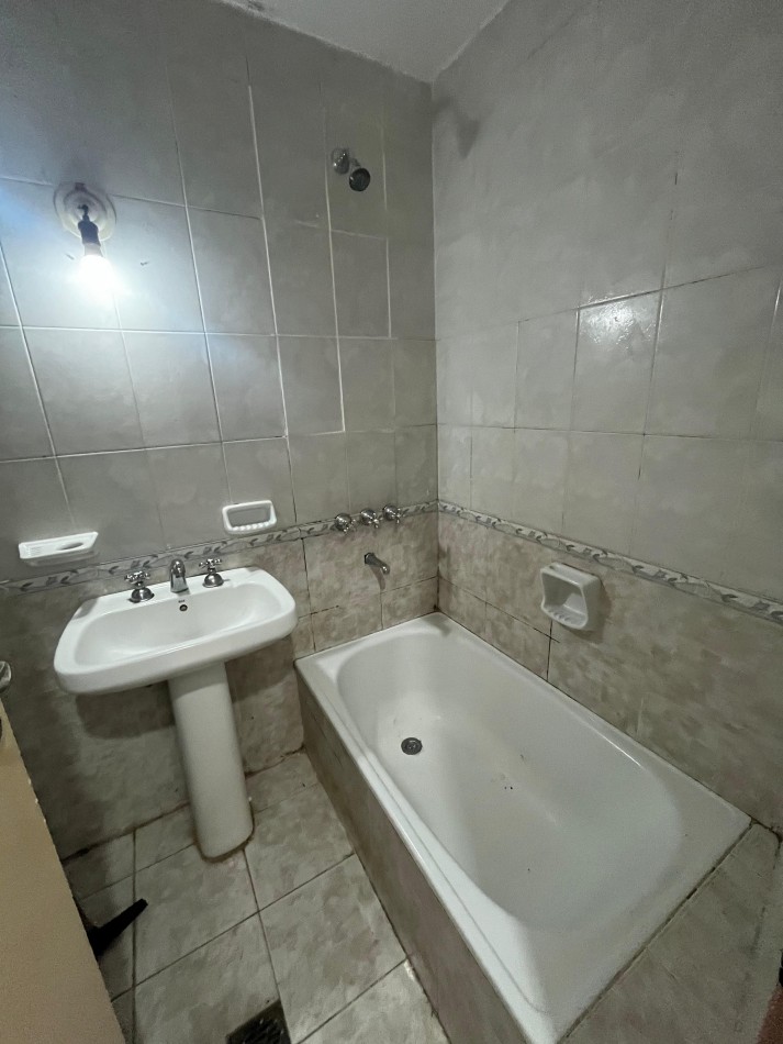 MONOAMBIENTE CON DIVISION GRAL PAZ 1000