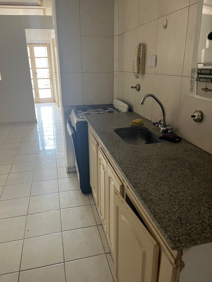 MONOAMBIENTE CON DIVISION GRAL PAZ 1000