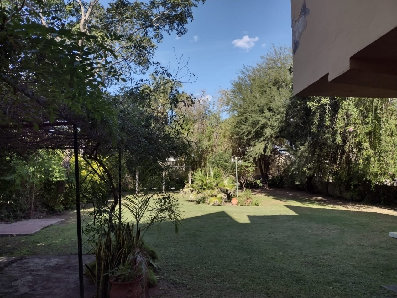 IMPORTANTE CHALET RESIDENCIAL EN LAS TERMAS DE RIO HONDO