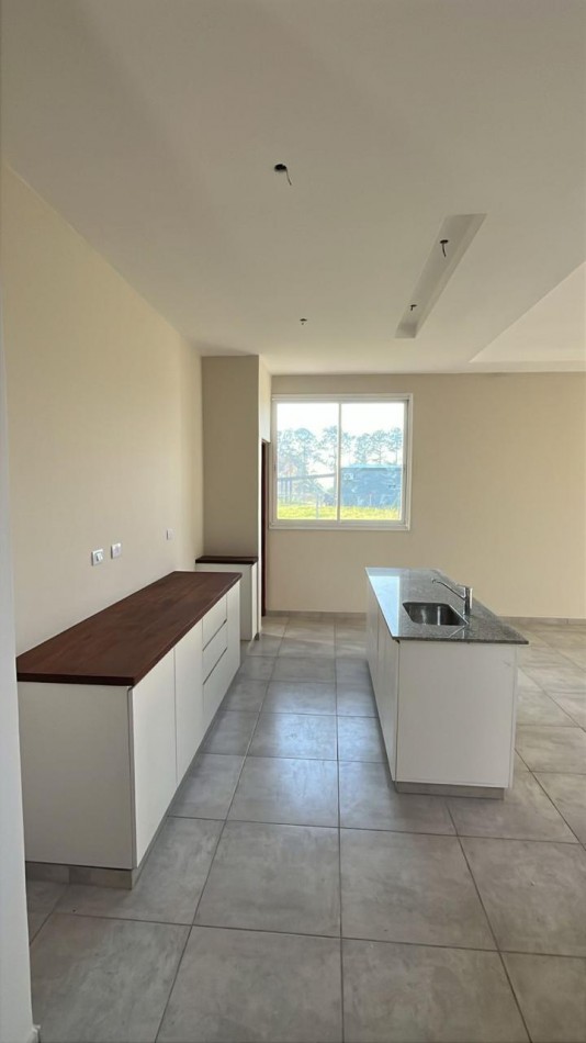 CASA DE TRES DORMITORIOS EN BARRIO CERRADO AYRES LOFT EN YERBA BUENA