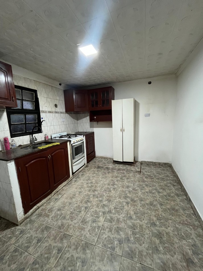 CASA DE TRES DORMITORIOS ALTURA AVENIDA BELGRANO AL 4.400