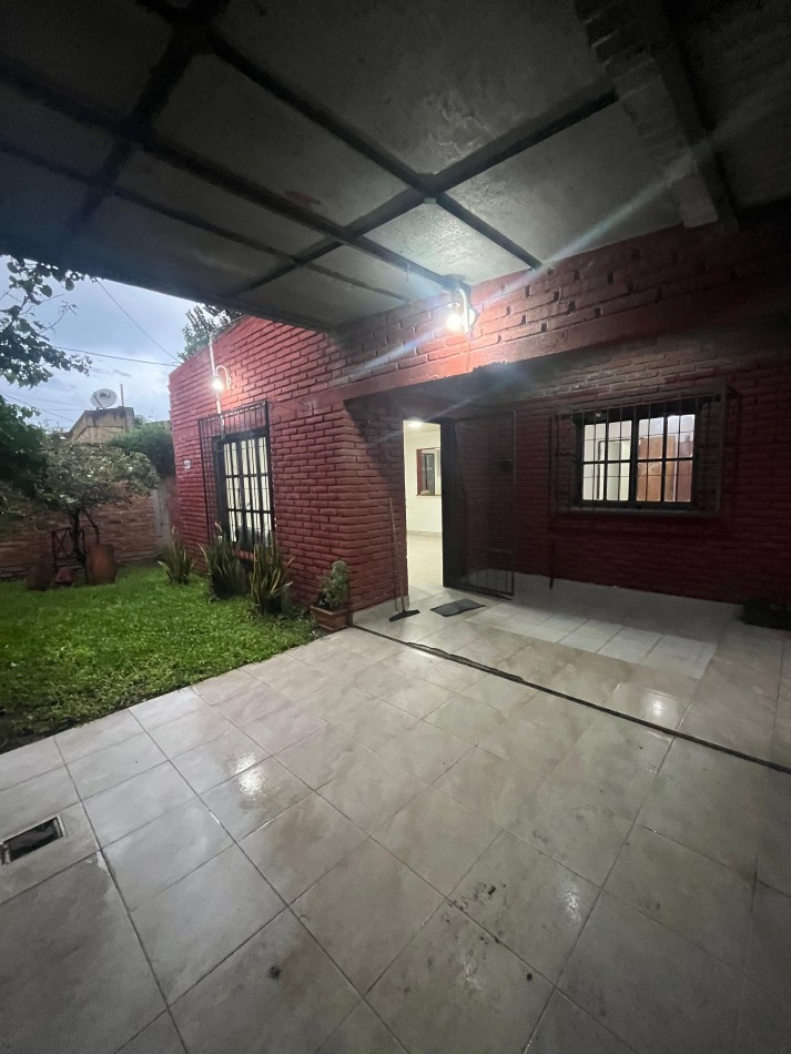 CASA DE TRES DORMITORIOS ALTURA AVENIDA BELGRANO AL 4.400