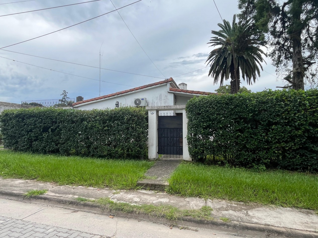 CASA DE TRES DORMITORIOS EN SALAS Y VALDEZ Y PANAMA YERBA BUENA