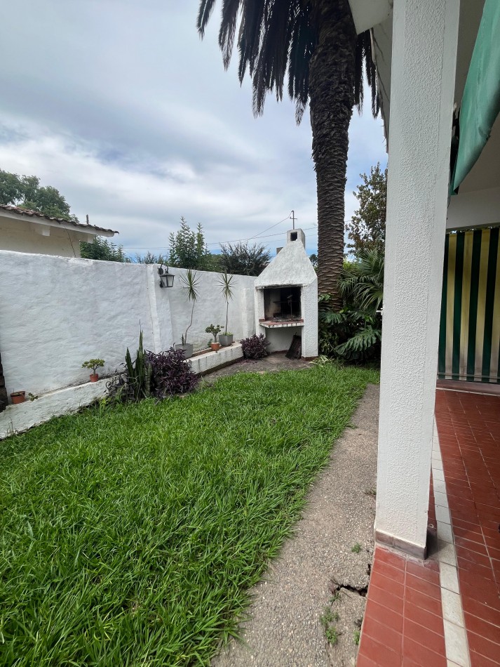 CASA DE TRES DORMITORIOS EN SALAS Y VALDEZ Y PANAMA YERBA BUENA