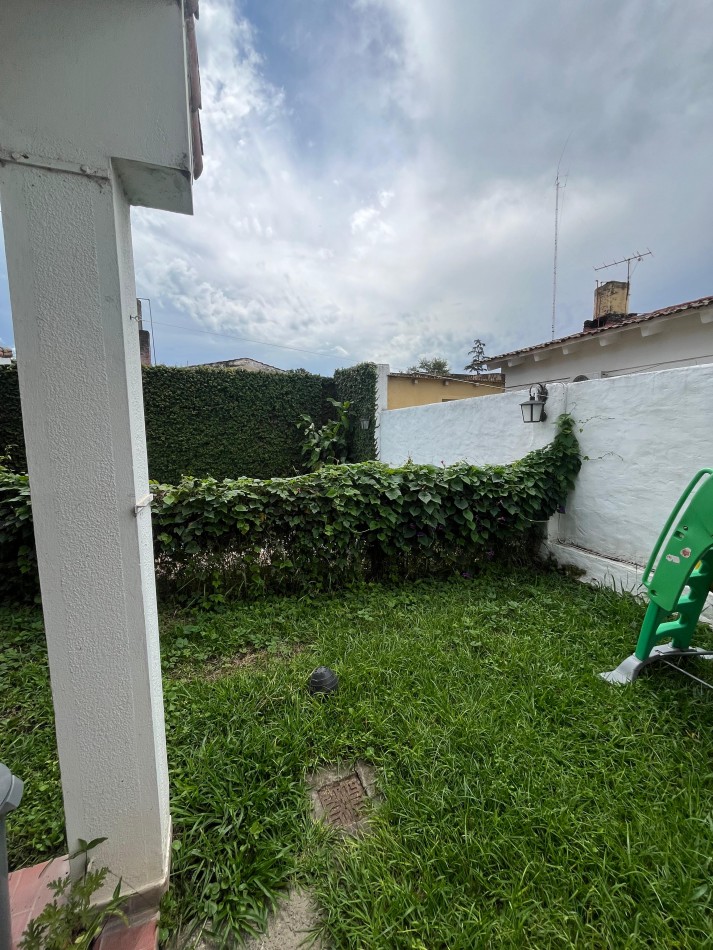 CASA DE TRES DORMITORIOS EN SALAS Y VALDEZ Y PANAMA YERBA BUENA
