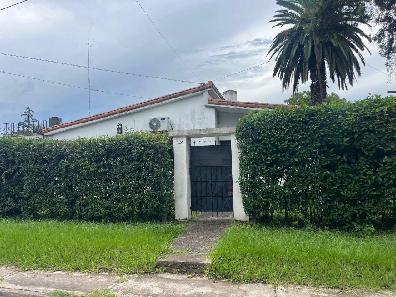 CASA DE TRES DORMITORIOS EN SALAS Y VALDEZ Y PANAMA YERBA BUENA