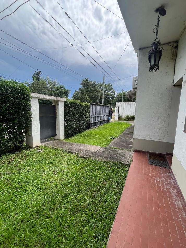 CASA DE TRES DORMITORIOS EN SALAS Y VALDEZ Y PANAMA YERBA BUENA