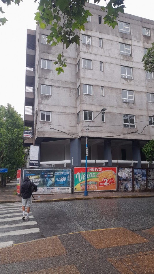 LOCAL FINANCIADO EN SEIS CUOTAS EN VENTA EN AVENIDA AVELLANEDA Y CUBA A ESTRENAR