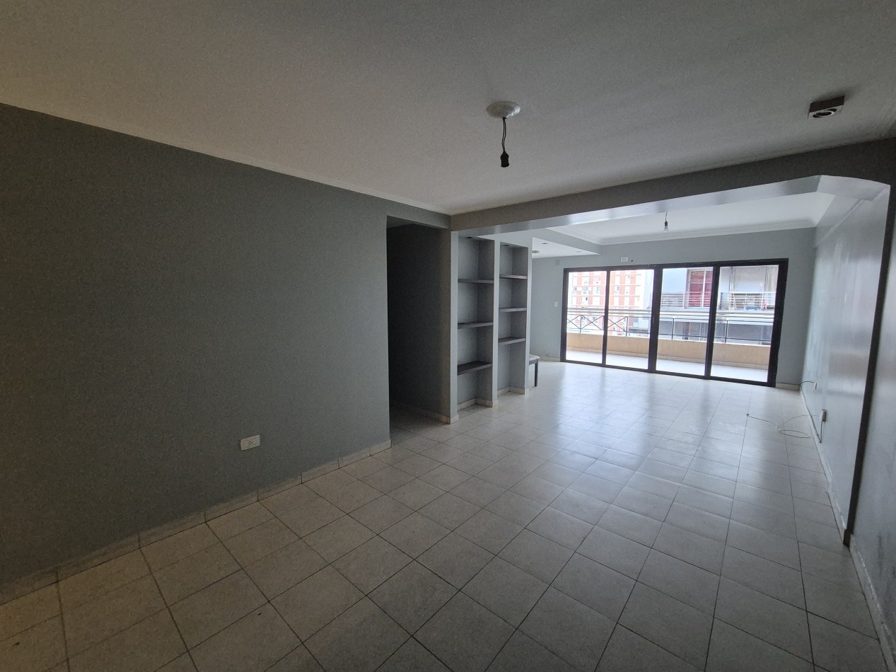 DEPARTAMENTO DE TRES DORMITORIOS CON DEPENDENCIA APTO CREDITO Y COCHERA EN SAN LORENZO AL 700