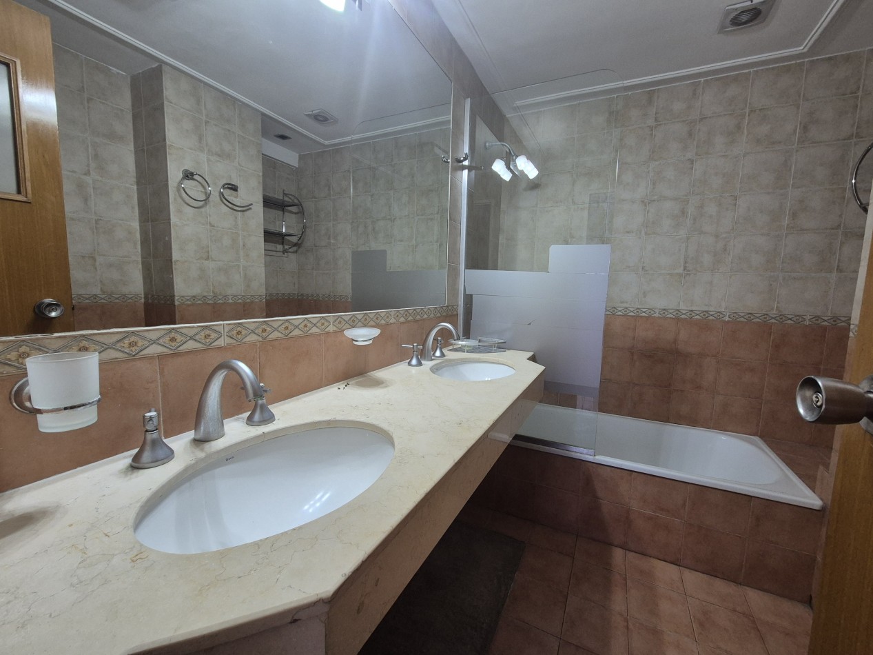 DEPARTAMENTO DE TRES DORMITORIOS CON DEPENDENCIA APTO CREDITO Y COCHERA EN SAN LORENZO AL 700