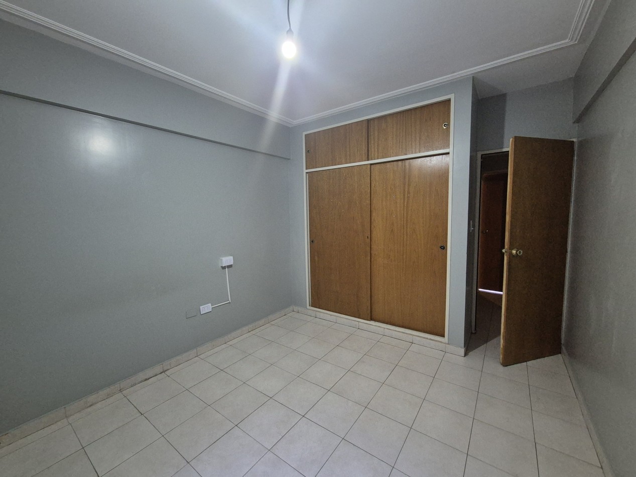 DEPARTAMENTO DE TRES DORMITORIOS CON DEPENDENCIA APTO CREDITO Y COCHERA EN SAN LORENZO AL 700