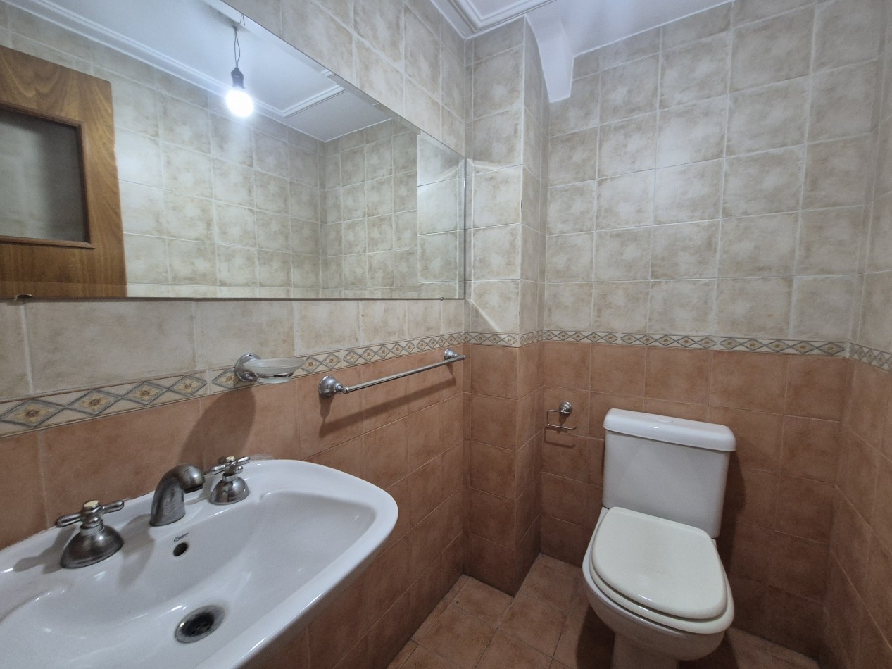 DEPARTAMENTO DE TRES DORMITORIOS CON DEPENDENCIA APTO CREDITO Y COCHERA EN SAN LORENZO AL 700