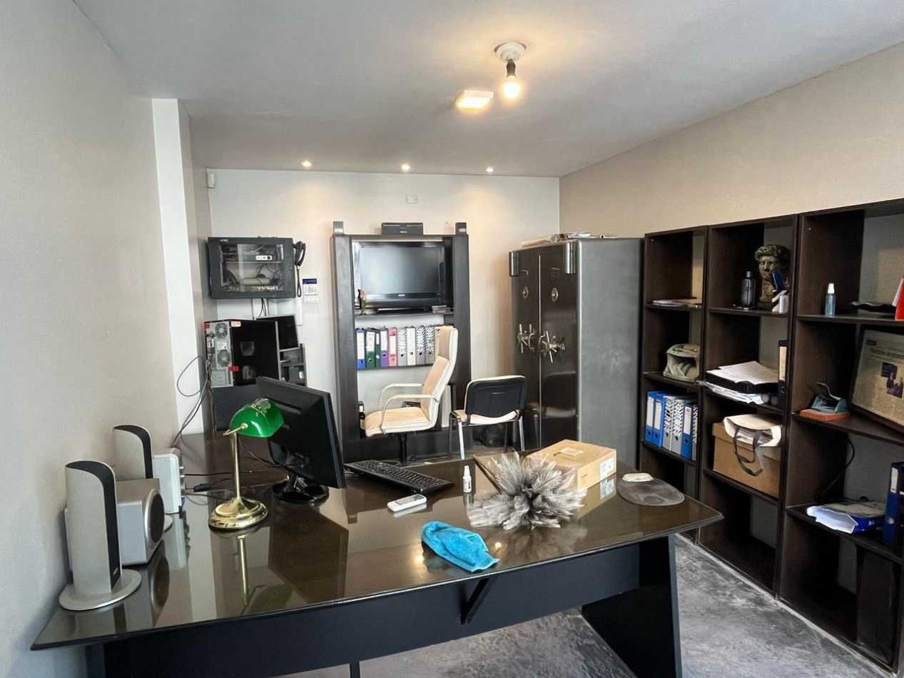 IMPORTANTE INMUEBLE COMERCIAL EN YERBA BUENA DEPOSITO CON OFICINAS 