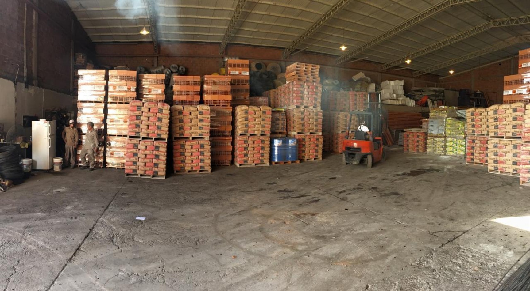 IMPORTANTE INMUEBLE COMERCIAL EN YERBA BUENA DEPOSITO CON OFICINAS 