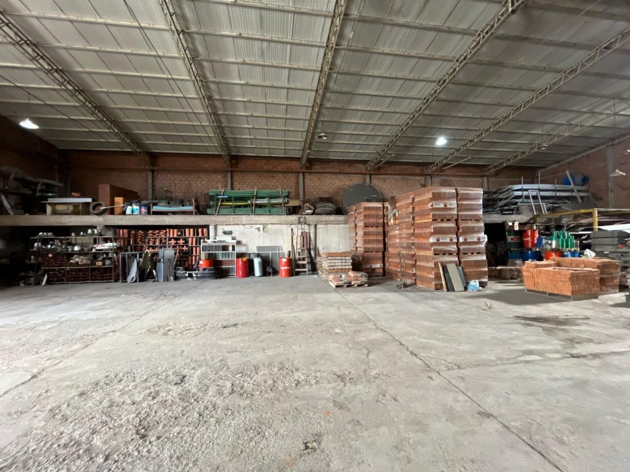 IMPORTANTE INMUEBLE COMERCIAL EN YERBA BUENA DEPOSITO CON OFICINAS 