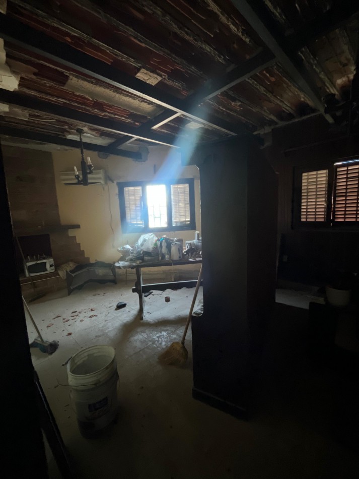 DEPARTAMENTO EN PLANTA ALTA DE TRES DORMORIOS CON TERRAZA A REMODELAR EN CHILE AL 1700 IDEAL INVERSORES 