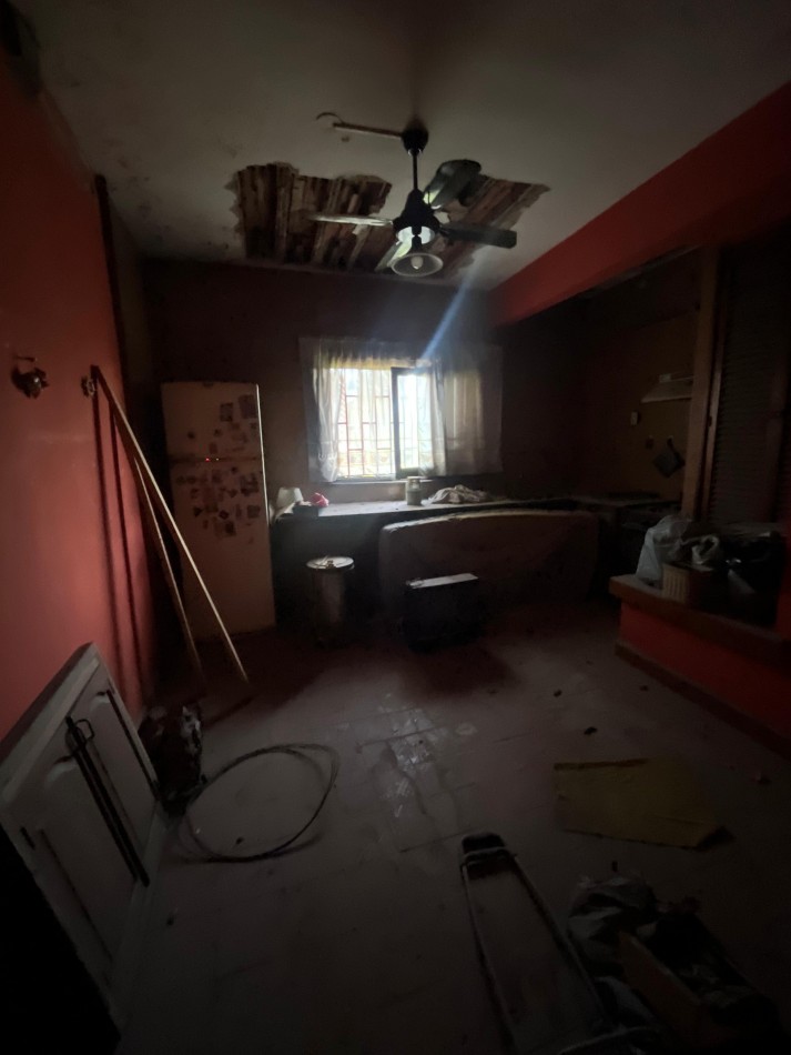 DEPARTAMENTO EN PLANTA ALTA DE TRES DORMORIOS CON TERRAZA A REMODELAR EN CHILE AL 1700 IDEAL INVERSORES 