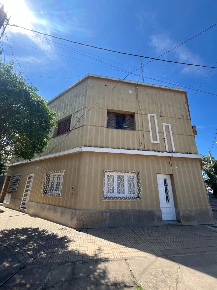 DEPARTAMENTO EN PLANTA ALTA DE TRES DORMORIOS CON TERRAZA A REMODELAR EN CHILE AL 1700 IDEAL INVERSORES 