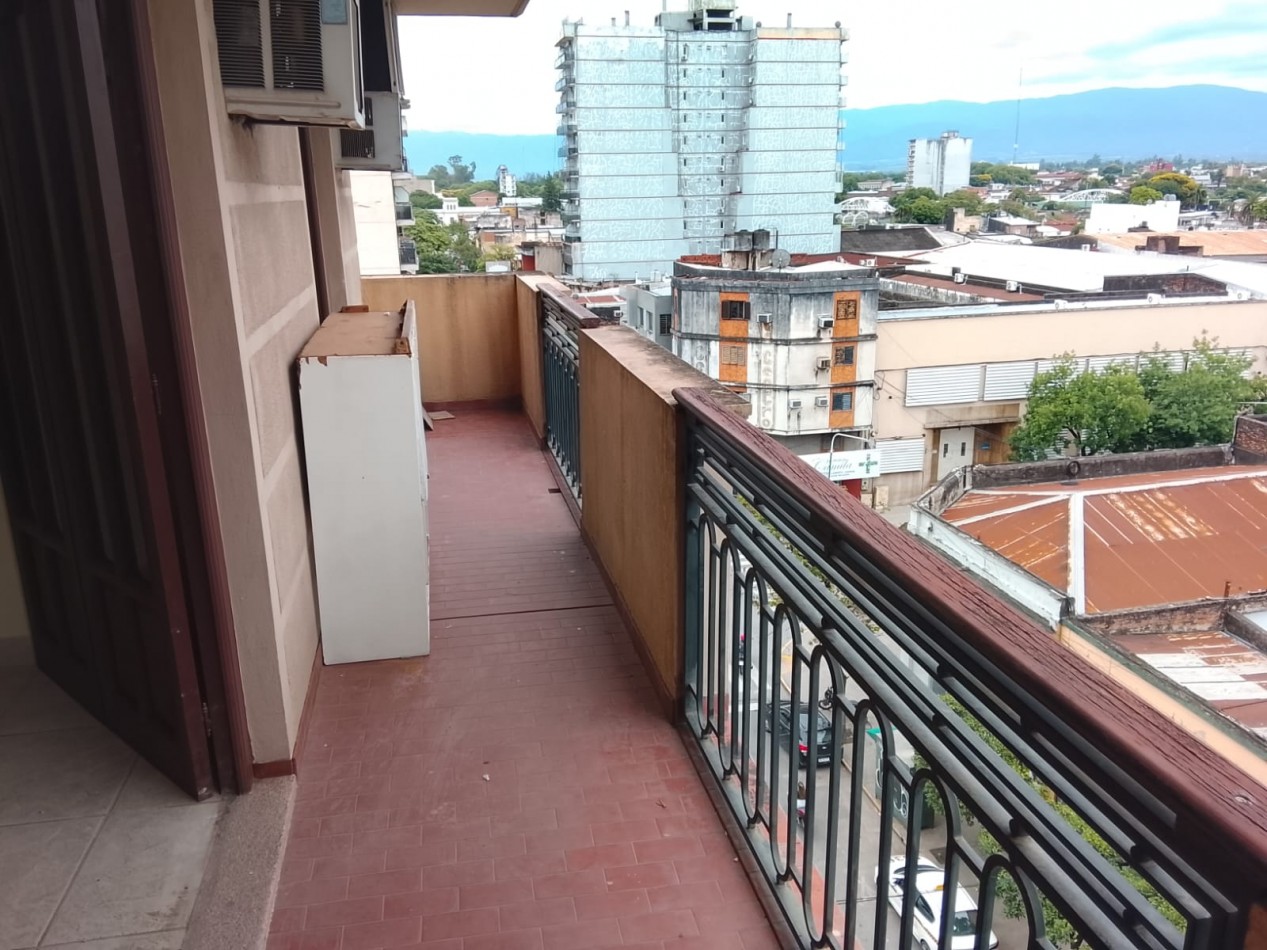 DEPARTAMENTO DE DOS DORMITORIOS EN SAN MARTIN AL 900 APTO COMERCIAL O VIVIENDA