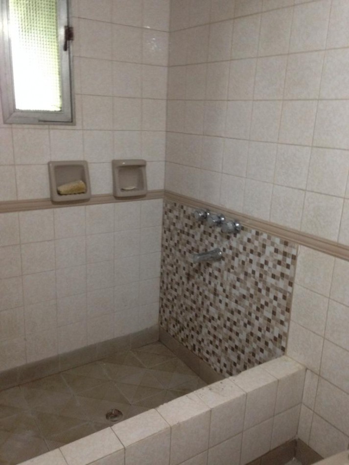 CASA EN BARRIO KENEDY APTA CREDITO CON PILETA Y QUINCHO