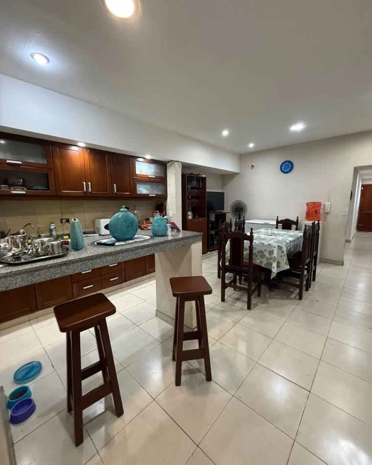 CASA EN BARRIO KENNEDY APTA CREDITO TRES DORMITORIOS CON PILETA A METROS AVENIDA AMERICA