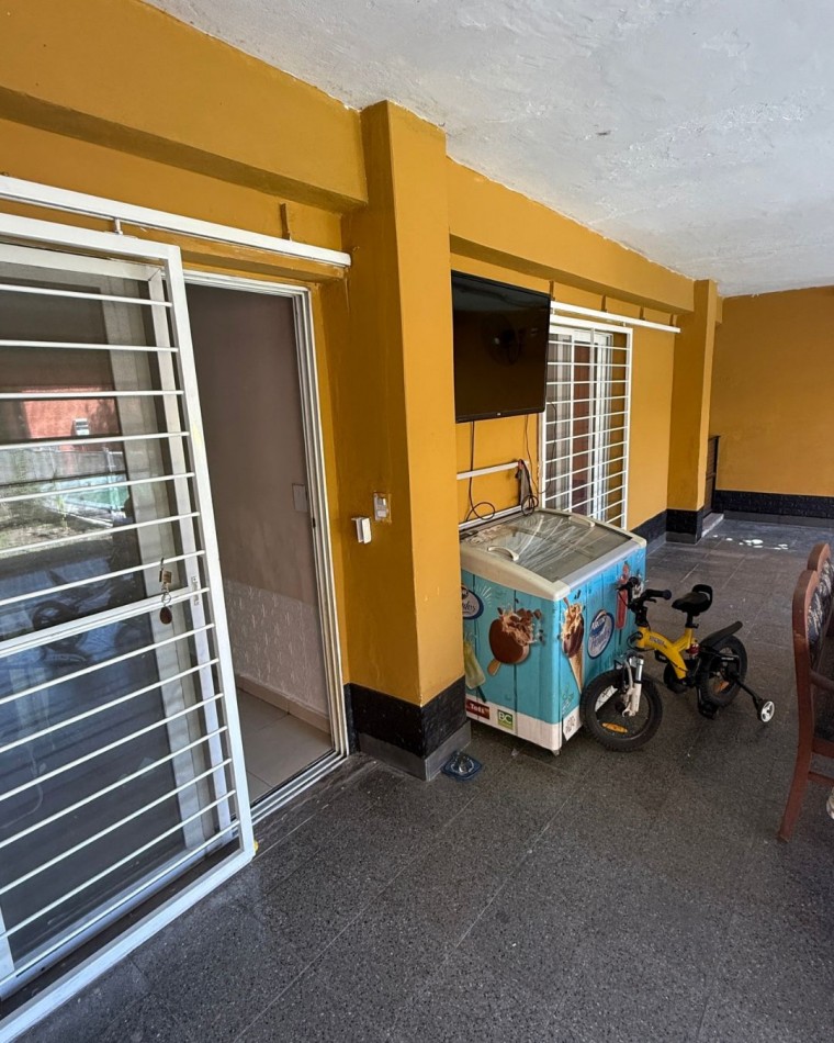CASA EN BARRIO KENNEDY APTA CREDITO TRES DORMITORIOS CON PILETA A METROS AVENIDA AMERICA
