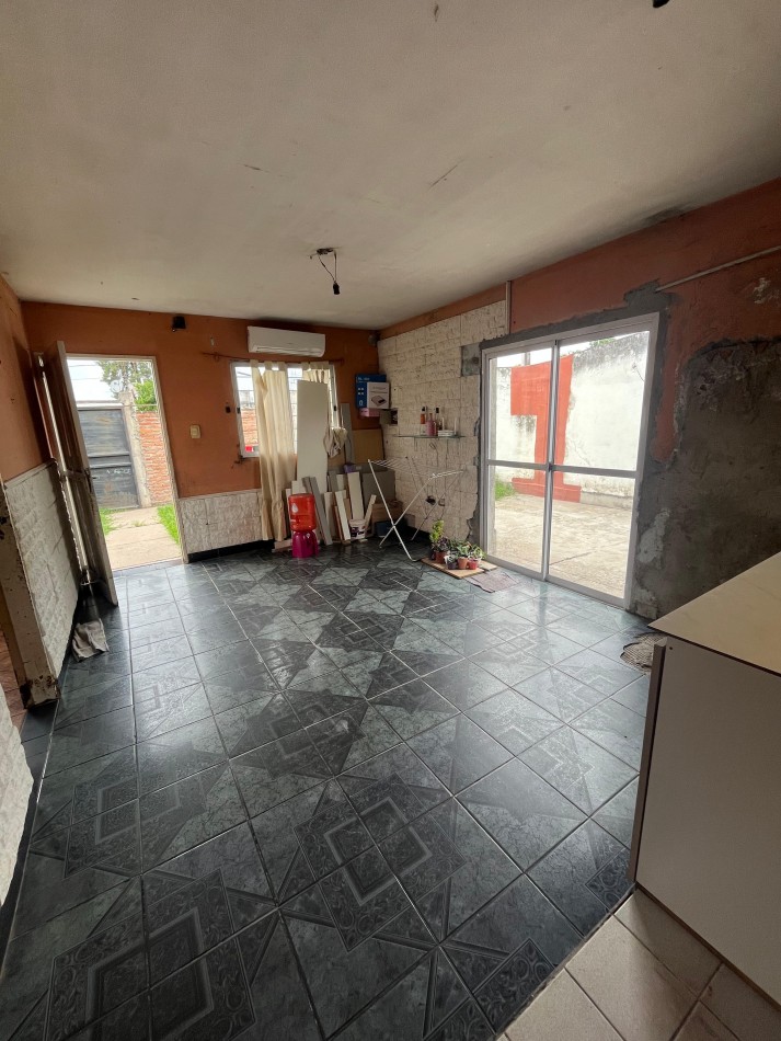 CASA EN VILLA MARIANO MORENO BARRIO SAN GABRIEL SOBRE CALLE 4 2 DORMITORIOS