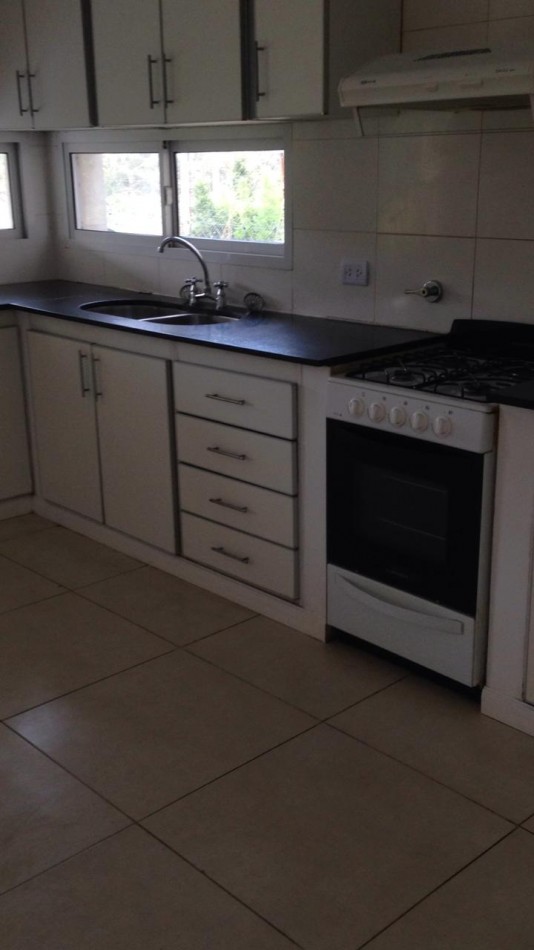 CASA EN BARRIO ALTOS DEL CEBIL 1 DE 3D CON PILETA EN LA RINCONADA, YERBA BUENA