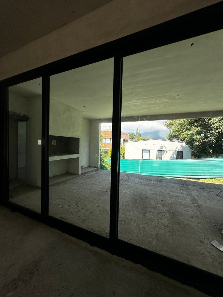 CASA EN BARRIO CERRADO LA EMILIA EN LA RINCONADA YERBA BUENA DE TRES DORMITORIOS A TERMINAR DETALLES APTA CREDITO