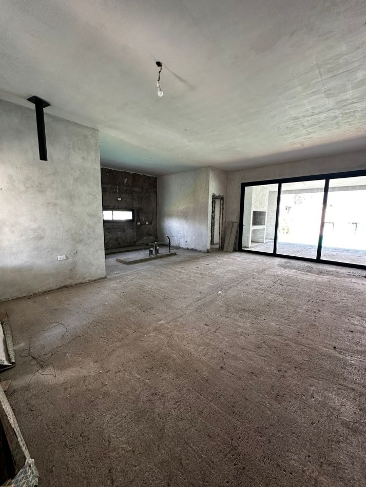 CASA EN BARRIO CERRADO LA EMILIA EN LA RINCONADA YERBA BUENA DE TRES DORMITORIOS A TERMINAR DETALLES APTA CREDITO